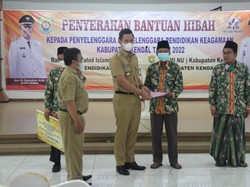 Bupati Kendal Beri Bantuan Hibah Keagamaan Rp 11 M ke RMI Kendal