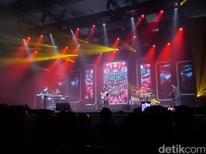 Aksi Dirty Loops di BNI Java Jazz Festival 2022 Bikin Heboh Aksi Dirty Loops di BNI Java Jazz Festival 2022 Bikin Heboh