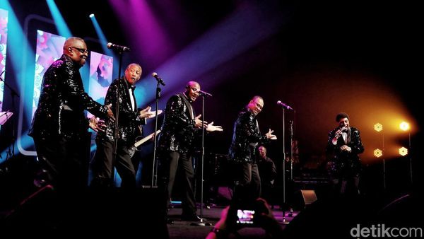 Duet Spesial The Temptations Revue-Glenn Leonard di Java Jazz 2022