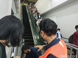 Eskalator Stasiun Manggarai Mati Lagi Gegara Kebanyakan Penumpang Eskalator Stasiun Manggarai Mati Lagi Gegara Kebanyakan Penumpang