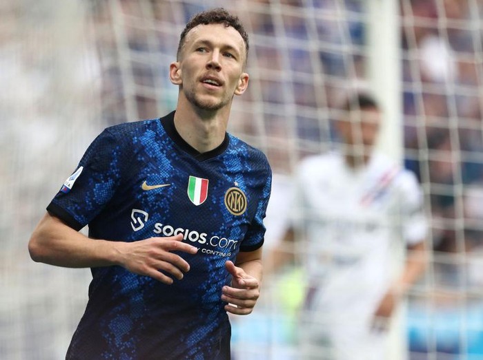 MILAN, ITALY - MAY 22: Ivan Perisic of FC Internazionale celebrates after scoring their sides first goal during the Serie A match between FC Internazionale and UC Sampdoria at Stadio Giuseppe Meazza on May 22, 2022 in Milan, Italy. (Photo by Marco Luzzani/Getty Images)