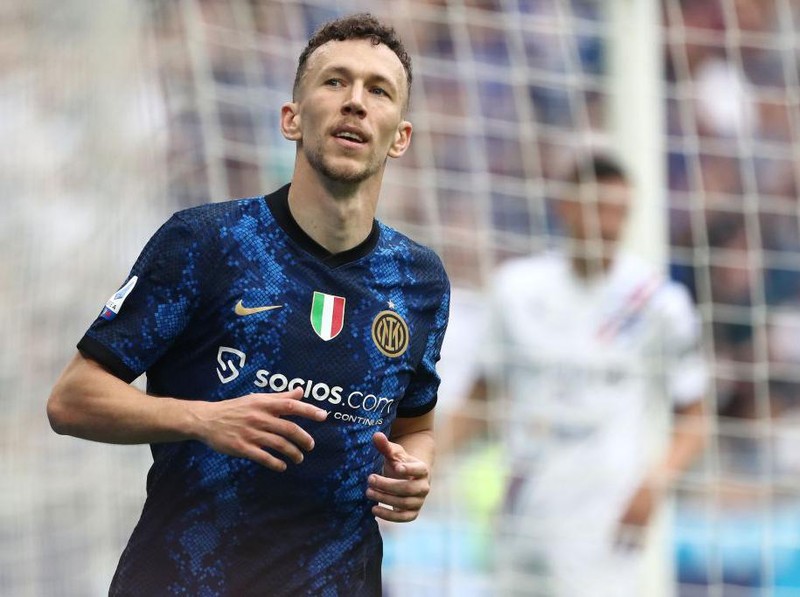 MILAN, ITALY - MAY 22: Ivan Perisic of FC Internazionale celebrates after scoring their sides first goal during the Serie A match between FC Internazionale and UC Sampdoria at Stadio Giuseppe Meazza on May 22, 2022 in Milan, Italy. (Photo by Marco Luzzani/Getty Images)