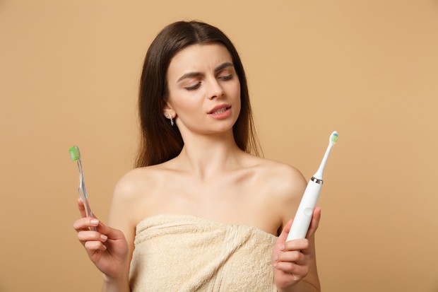 Jarang Mengganti Sikat Gigi/Foto: Freepik.com/ViDIstudio Jarang Mengganti Sikat Gigi