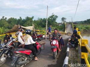 Alasan Warga Nekat Lewat Jembatan Kacangan Gresik yang Ambruk