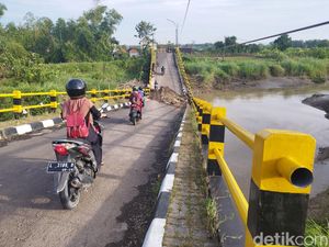 Duh! 5 Bulan Ambruk, Jembatan Kacangan Gresik Belum Diperbaiki