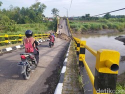 Duh! 5 Bulan Ambruk, Jembatan Kacangan Gresik Belum Diperbaiki