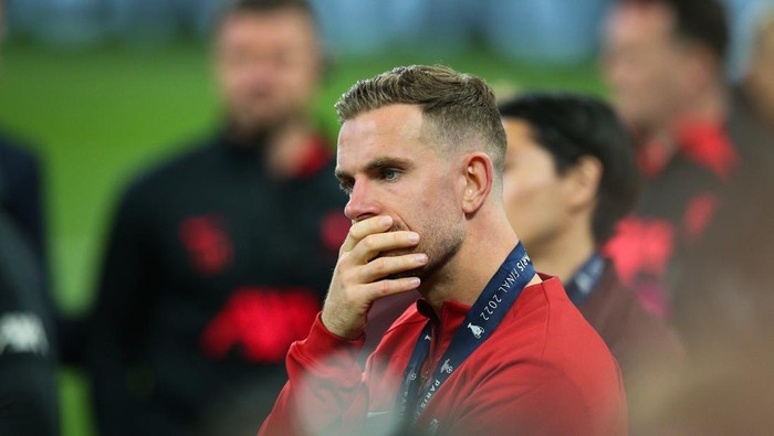 PARIS, FRANCE - MAY 28: Jordan Henderson of Liverpool dejected after the UEFA Champions League final match between Liverpool FC and Real Madrid at Stade de France on May 28, 2022 in Paris, France. (Photo by Craig Mercer/MB Media/Getty Images)