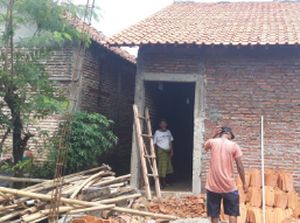 Bangun Dinding Mending Pakai Bata Merah, Hebel, atau Batako? Ini Pertimbangannya Bangun Dinding Mending Pakai Bata Merah, Hebel, atau Batako? Ini Pertimbangannya