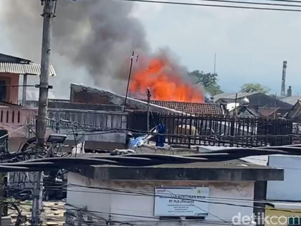 Rumah Warga Kota Malang Terbakar Gegara Kemenyan