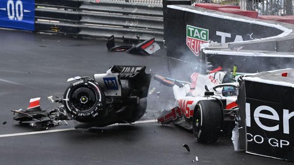Detik-detik Mick Kecelakaan, Mobil Terbelah Dua, Dia Baik-Baik Saja