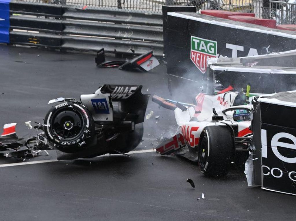 Ngeri! Mick Schumacher Kecelakaan di F1 Monaco, Mobilnya Terbelah Dua