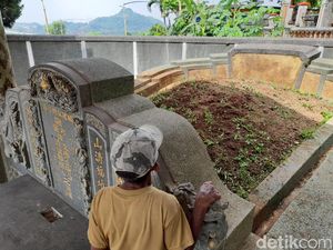 Jejak Pembongkar Enam Kuburan Cina di Sumedang: Ada Botol hingga Lilin Jejak Pembongkar Enam Kuburan Cina di Sumedang: Ada Botol hingga Lilin