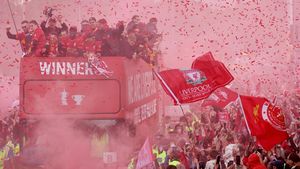 Merah Meriah! Suporter Berjubel Rayakan Parade Liverpool