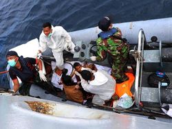 Kapal Bakamla Bantu Pencarian 11 Korban KM Ladang Pertiwi di Selat Makassar
