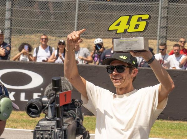 Momen Nomor 46 Valentino Rossi Dipensiunkan dari MotoGP