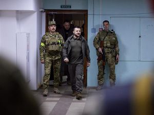 Zelenskiy Keluar Kota Kiev Kali Kedua, Temui Pejabat di Donbas Zelenskiy Keluar Kota Kiev Kali Kedua, Temui Pejabat di Donbas