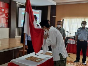 Cium Bendera Merah-Putih, Napiter di Majalengka Ikrar Setia NKRI