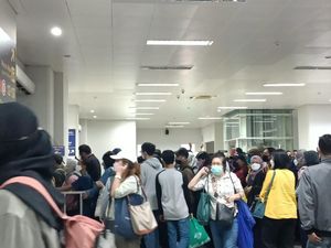 Penumpang KRL Keluhkan Transit di Manggarai: Berdesakan-Capek Penumpang KRL Keluhkan Transit di Manggarai: Berdesakan-Capek