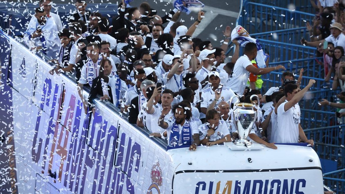 Real Madrid meraih tiga trofi di musim 2021/2022 (Foto: Reuters)