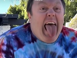 Pria Ini Pecahkan Rekor Dunia Makan 3 Cabe Carolina Reaper dalam 8 Detik