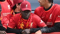 Parade turut diikuti Sadio Mane yang disebut-sebut akan meninggalkan Liverpool musim panas ini. (Foto: AFP via Getty Images/OLI SCARFF)