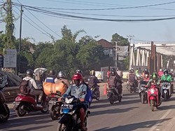 Berdebu dan Macet, Warga Keluhkan Proyek Jembatan Gatsu Denpasar