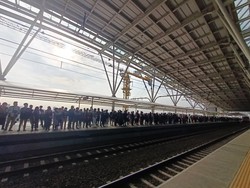 KAI Commuter Siapkan KRL Feeder Cegah Penumpang Numpuk di Manggarai