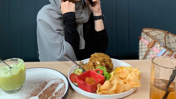 Momen Seru Terry Putri Saat Ngopi hingga Makan Durian