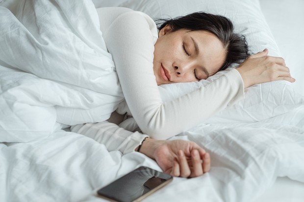 Memulai gaya hidup sehat dapat dilakukan dengan tidur yang cukup waktu