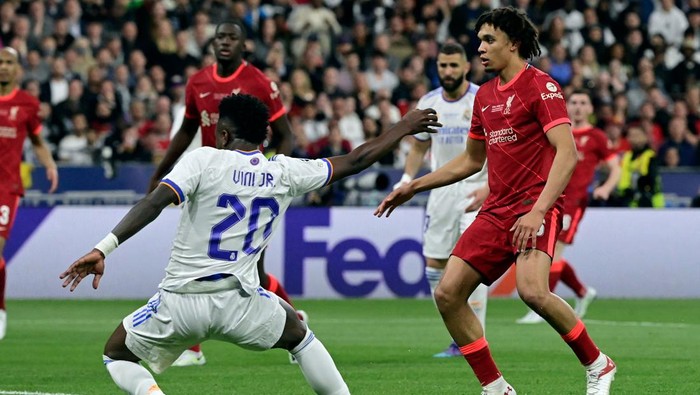 Real Madrids Brazilian forward Vinicius Junior (L) scores the opening goal next to Liverpools English defender Trent Alexander-Arnold (R) during the UEFA Champions League final football match between Liverpool and Real Madrid at the Stade de France in Saint-Denis, north of Paris, on May 28, 2022. (Photo by JAVIER SORIANO / AFP) (Photo by JAVIER SORIANO/AFP via Getty Images)