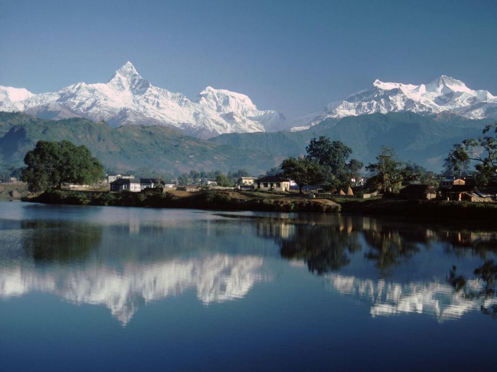 Pesawat Berpenumpang Hilang Kontak di Nepal