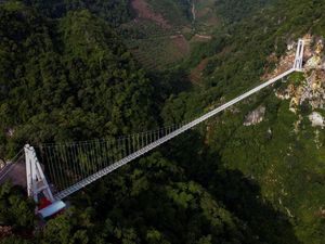 Vietnam Punya Jembatan Kaca Terpanjang di Dunia, Berani Tidak? Vietnam Punya Jembatan Kaca Terpanjang di Dunia, Berani Tidak?