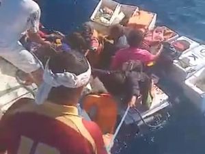 Cerita ABK-Nakhoda Kapal Zidane Express Terombang-ambing 4 Hari di Laut Cerita ABK-Nakhoda Kapal Zidane Express Terombang-ambing 4 Hari di Laut