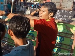 Warga Ngotot Tutup Akses Jalan Antang yang Rusak, Cekcok dengan Polisi