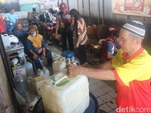 Curhat Warga Kudus Sulit Dapat Minyak Goreng Jelang Subsidi Dicabut