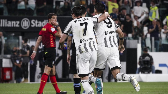 Juventus forward Alvaro Morata (9) celebrates with Juventus forward Dusan Vlahovic (7) after scoring his goal to make it 2-0 during the Serie A football match n.37 JUVENTUS - LAZIO on May 16, 2022 at the Allianz Stadium in Turin, Piedmont, Italy. (Photo by Matteo Bottanelli/NurPhoto via Getty Images)