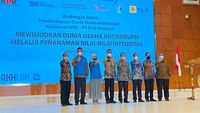 Foto-foto Rompi Biru Penangkal Korupsi ala KPK
