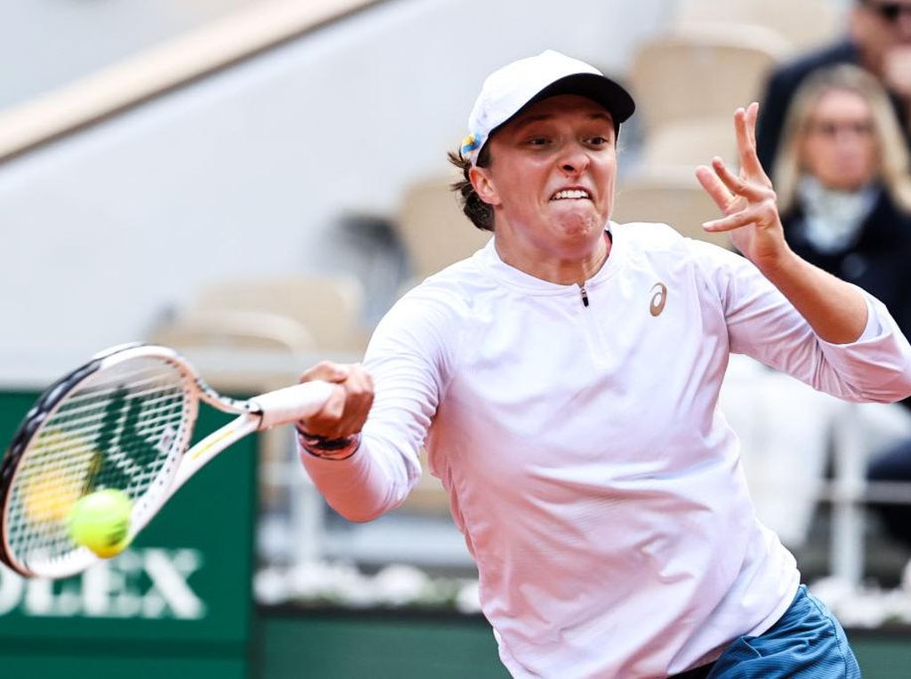 French Open 2022: Medvedev-Tsitsipas Angkat Koper, Swiatek Melaju French Open 2022: Medvedev-Tsitsipas Angkat Koper, Swiatek Melaju