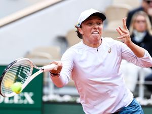 French Open 2022: Medvedev-Tsitsipas Angkat Koper, Swiatek Melaju French Open 2022: Medvedev-Tsitsipas Angkat Koper, Swiatek Melaju