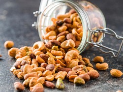 Menyoal Kandungan di Balik 2 Produk Kacang yang Ditarik Singapura