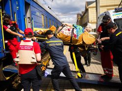 Lihat, Kereta di Ukraina Kini Jadi Ambulans Angkut Korban Perang