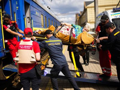 Lihat, Kereta di Ukraina Kini Jadi Ambulans Angkut Korban Perang
