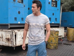 Indra Bruggman Pamer Foto Jadul Tahun 1996, Netizen: Ganteng Banget