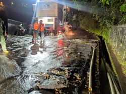 Sungai Meluap, 3 RT di Puncak Bogor Sempat Kebanjiran-Jalan Desa Rusak