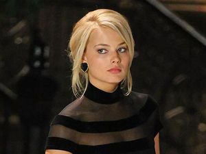Margot Robbie Nangis Keluar dari Rumah Cara Delevingne, Kenapa?