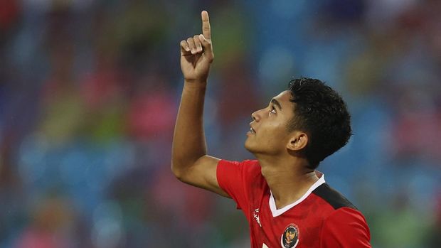 Southeast Asian Games - Men's Football - Bronze medal match - Malaysia v Indonesia - My Dinh National Stadium - Hanoi, Vietnam - May 22, 2022 Indonesia's Marselino Ferdinan celebrates after he scores a penalty during the shoot-out REUTERS/Chalinee Thirasupa