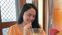 Marshanda Hidup Sehat, Minum Jus Hijau dan Bikin Susu Almond Sendiri