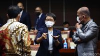 Ekspresi Menlu Saat Raker dengan Komisi I DPR, Bahas Apa Saja Ya ?