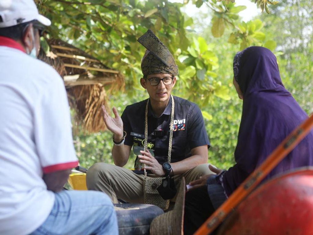 Sandiaga Bicara Desa Wisata Buka Lapangan Kerja Baru, Ini Buktinya Sandiaga Bicara Desa Wisata Buka Lapangan Kerja Baru, Ini Buktinya
