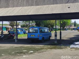 Jeritan Hati Sopir Angkot Malang, Seharian Keliling Bawa Pulang Rp 25 Ribu Jeritan Hati Sopir Angkot Malang, Seharian Keliling Bawa Pulang Rp 25 Ribu